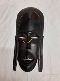Maschera tribale africana in legno