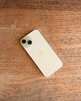 iPhone 15 Verde - Muy Buen Estado