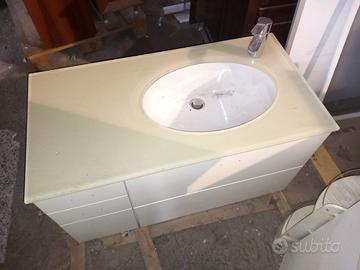 Lavabo con mobile da bagno completo