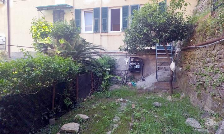 Nuda proprieta'. genova - nervi. giardino
