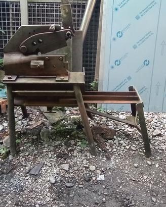 Cesoia a Leva Manuale in Ferro