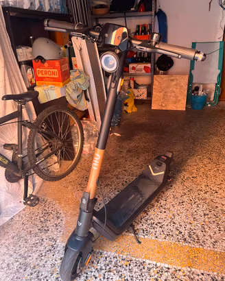 Monopattino elettrico modello NIU KQi3 PRO