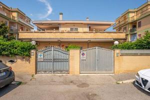 Appartamento di 100 m² con 3 locali e box auto a P