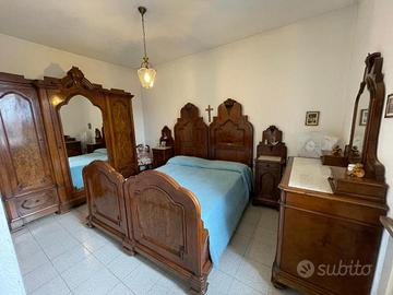 Camera da letto di inizio '900 in pregiata radica