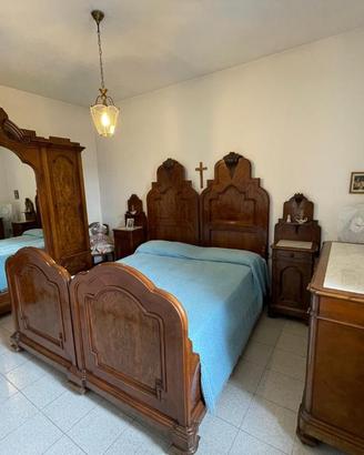 Camera da letto di inizio '900 in pregiata radica