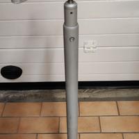 Supporto universale per videoproiettore