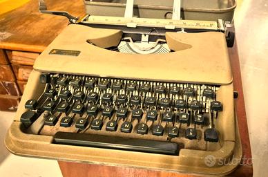 ✍️ Macchina da Scrivere Vintage Universal Parva