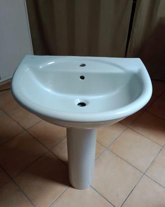 Lavabo con colonna in ceramica bianca
