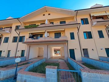 Ampio appartamento con garage La Rosa