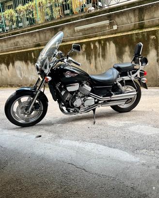 Honda VF750C Magna 1993