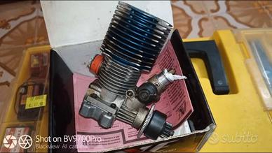 Motore a scoppio da competizione 8 travasi