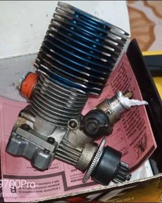 Motore a scoppio da competizione 8 travasi