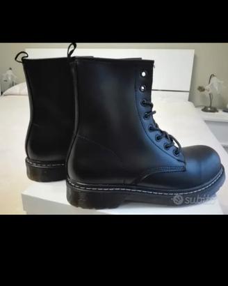 Anfibi donna ecopelle MAI USATI 