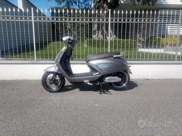 Vespa elettrica meta' prezzo