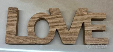 Scritta Love in legno