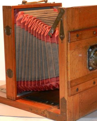 MACCHINA FOTOGRAFICA A SOFFIETTO IN LEGNO