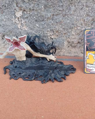 Set Stranger Things Demogorgone Undici Uovo Kinder