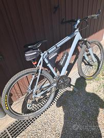 bicicletta  in sospeso ..