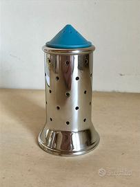 Spargisale di design Alessi “MGSAL” di M. Graves