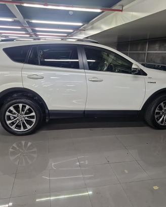Toyota RAV4 Lounge Hybrid 2WD - 2016