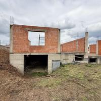 Due Villette Bifamiliare in Costruzione