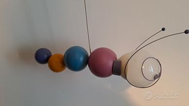Lampadario 'bruco' per stanza bambini
