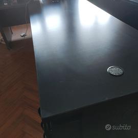 Scrivania Tecno base per ufficio o studio.