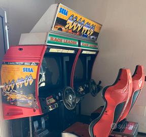 🏁 SEGA SCUD RACE – Simulatore di guida doppio