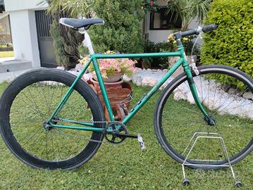 bicicletta scatto fisso 