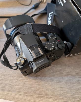 Panasonic Lumix FZ2000