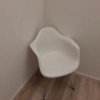 Coppia di sedie moderne design Eames DSR