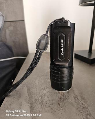 torcia  fenix 10000 lumi