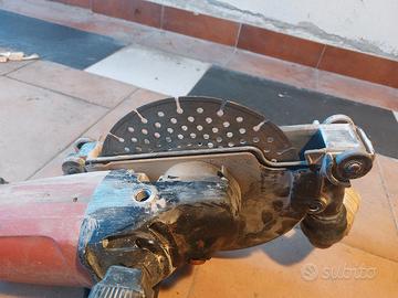 Smerigliatrice hilti 230 con sistema da taglio