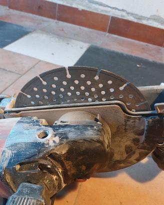 Smerigliatrice hilti 230 con sistema da taglio