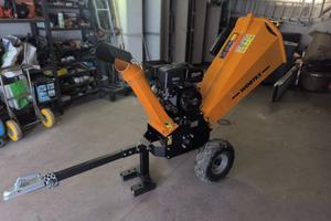 Cippatrice trita rami e arbusti