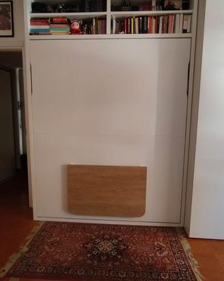 Letto matrimoniale a scomparsa.