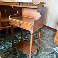 Mobiletto in legno