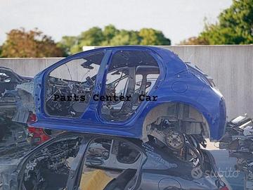 Scocca per ricambi e taglio lamiera Toyota Yaris