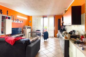 MONOLOCALE CON TERRAZZO E BOX AUTO !