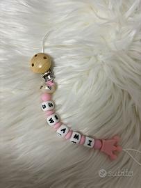 Catenella ciuccio in silicone con clip in legno