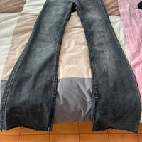 Jeans a zampa stradivarius