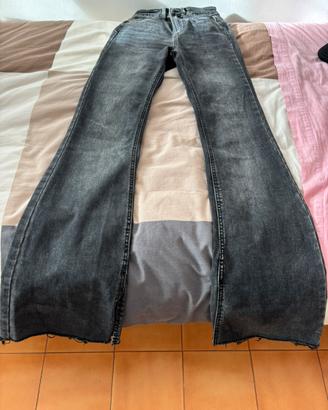 Jeans a zampa stradivarius
