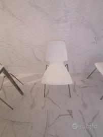 Tavolo da cucina con sedie