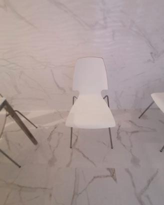 Tavolo da cucina con sedie