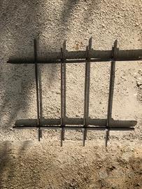 Grata antica in ferro battuto