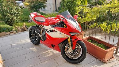 MV Agusta F4 RR perfetta e superaccessoriata 