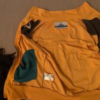 Tuta completa, Legea