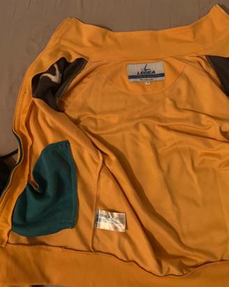 Tuta completa, Legea