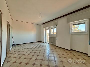 Zona commenda: comodo trilocale con garage di prop