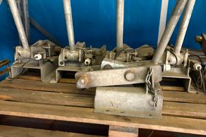 Agganciamenti a ginocchiera